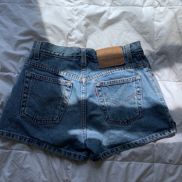 Vintage Levi’s shorts - Picture 3 of 4